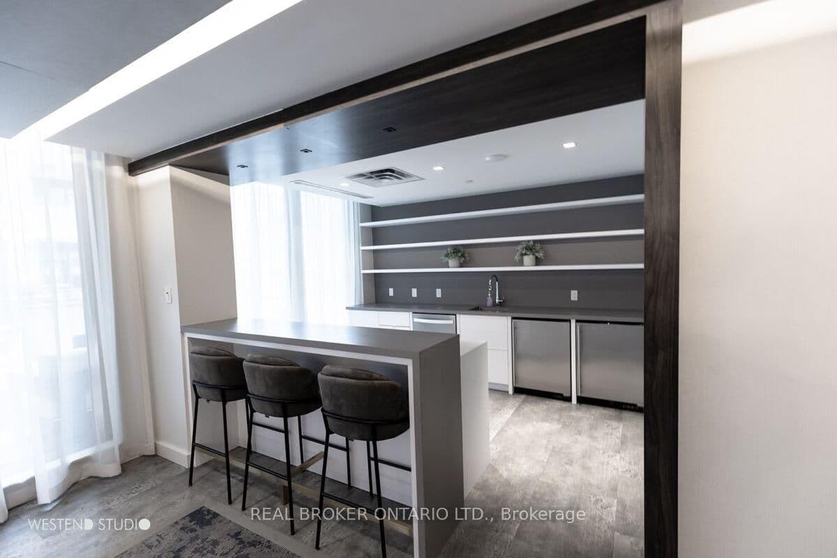 543 Richmond Street W, Unit 528 thumbnail 39