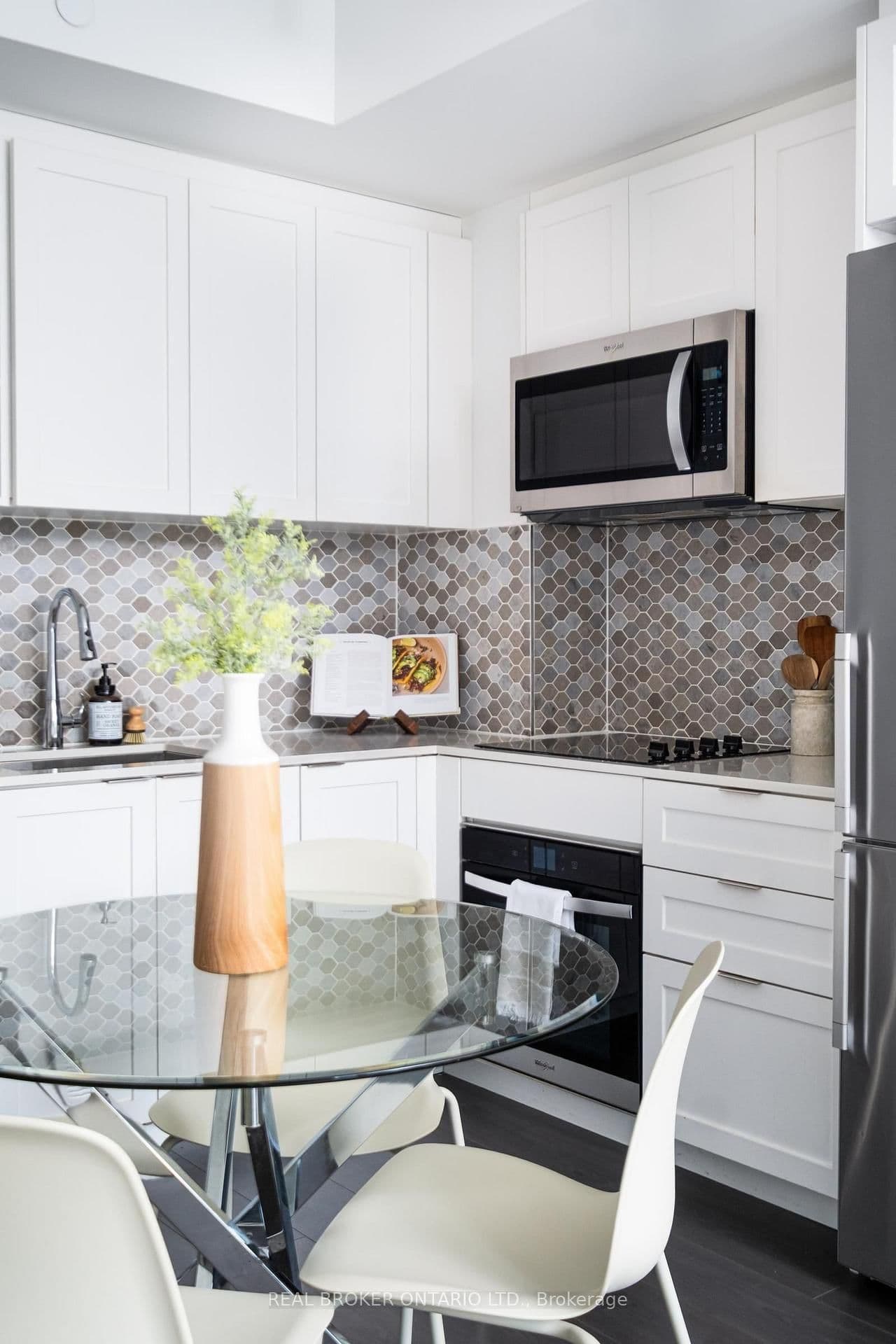 543 Richmond Street W, Unit 528 thumbnail 9