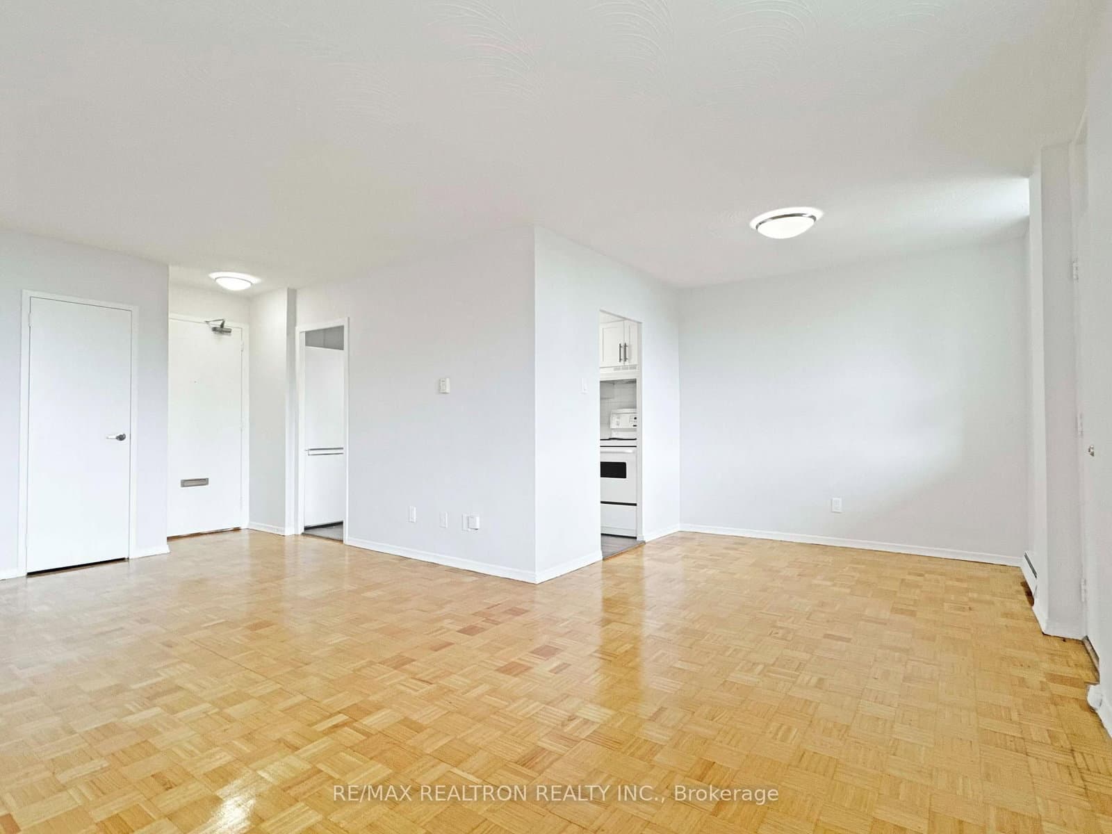 525 Eglinton Avenue E, Unit 804 - Image 1