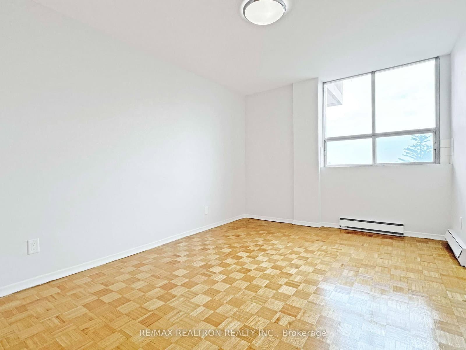 525 Eglinton Avenue E, Unit 804 thumbnail 5