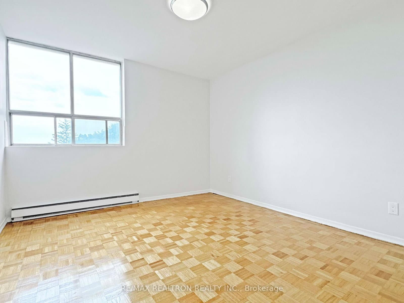 525 Eglinton Avenue E, Unit 804 thumbnail 7