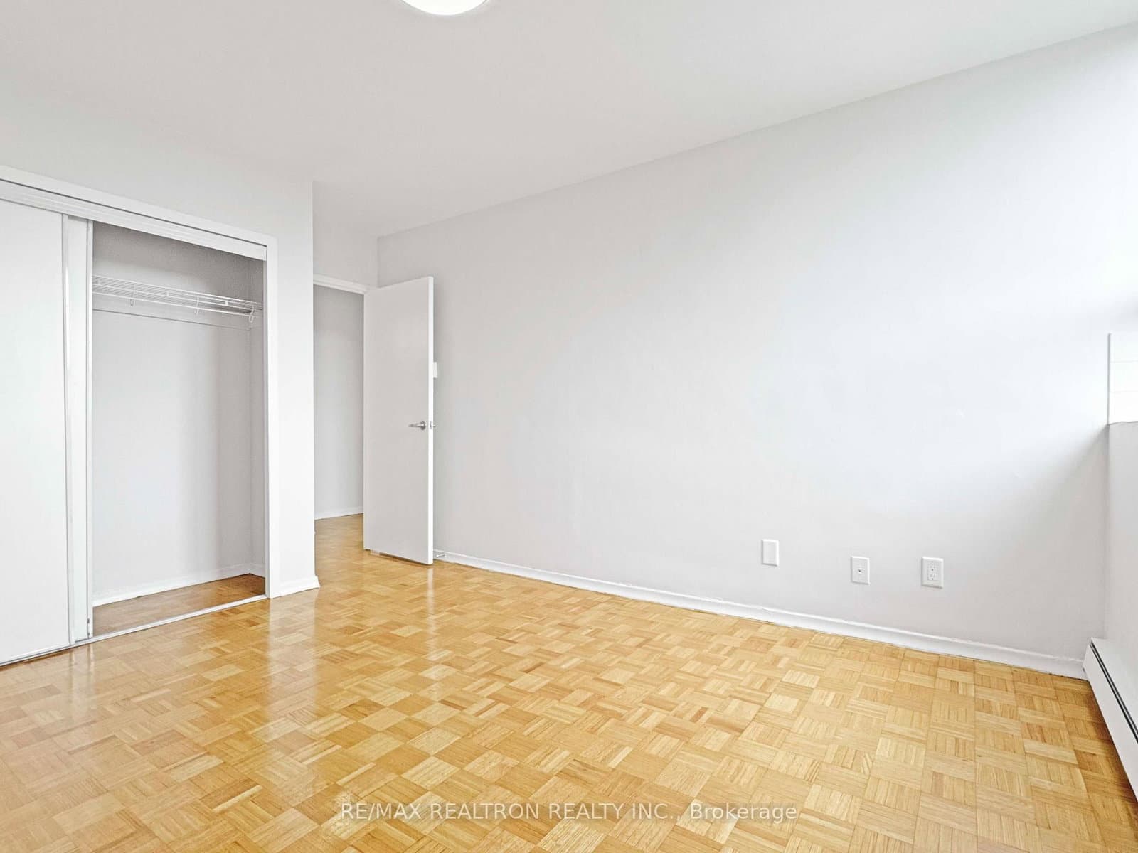 525 Eglinton Avenue E, Unit 804 thumbnail 8