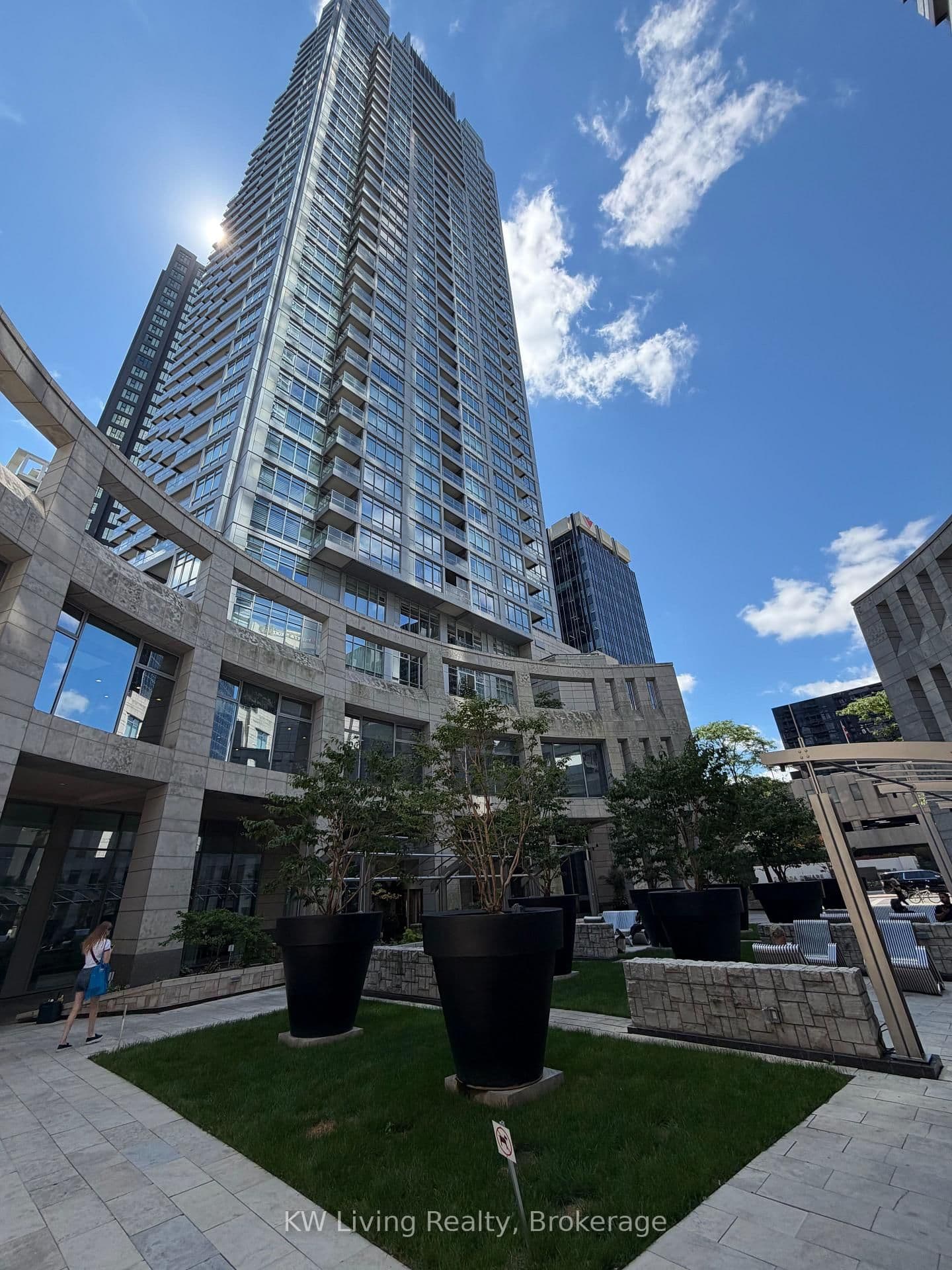 2181 Yonge Street, Unit 1112 thumbnail 2