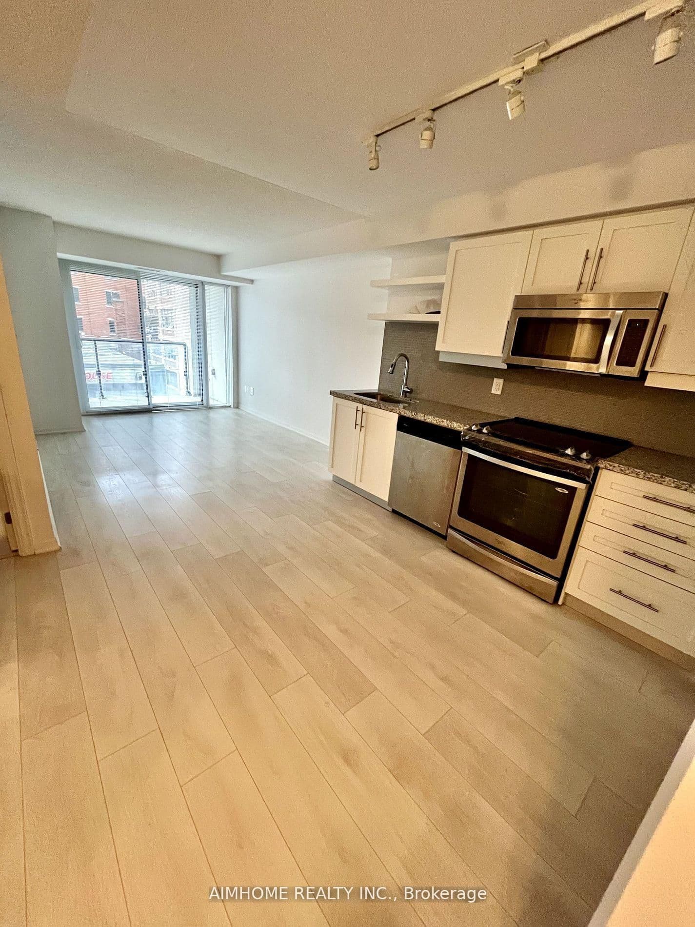 400 Adelaide Street E, Unit 305 thumbnail 2