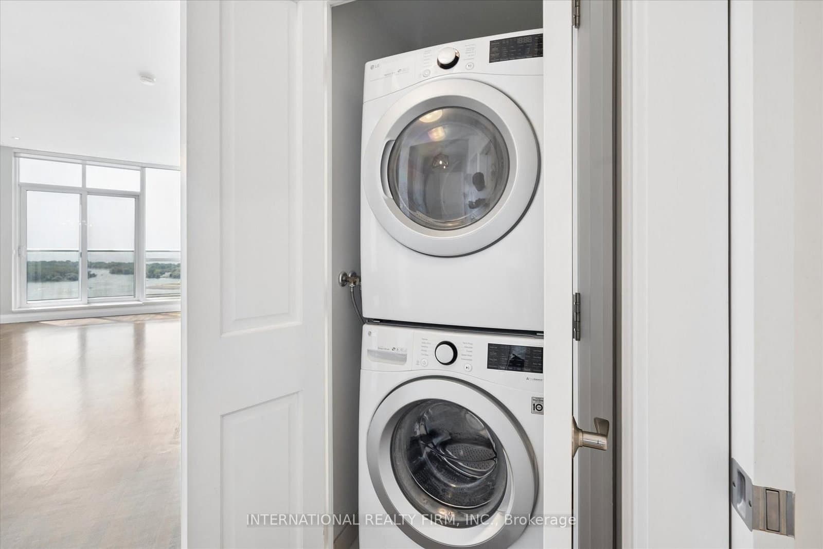 218 Queens Quay W, Unit Ph4 thumbnail 31