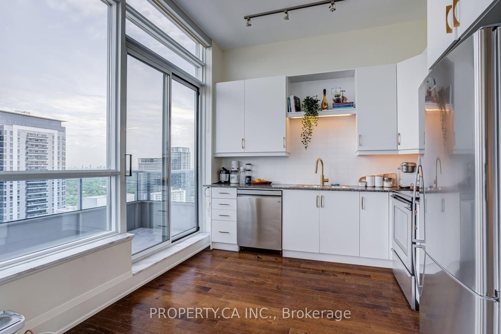 500 Sherbourne Street, Unit 3404 thumbnail 9