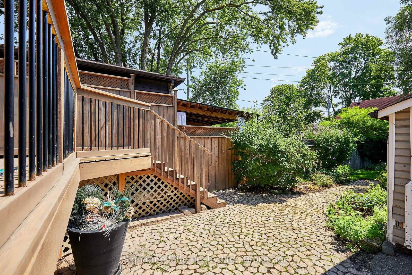 153 Parkhurst Boulevard thumbnail 24