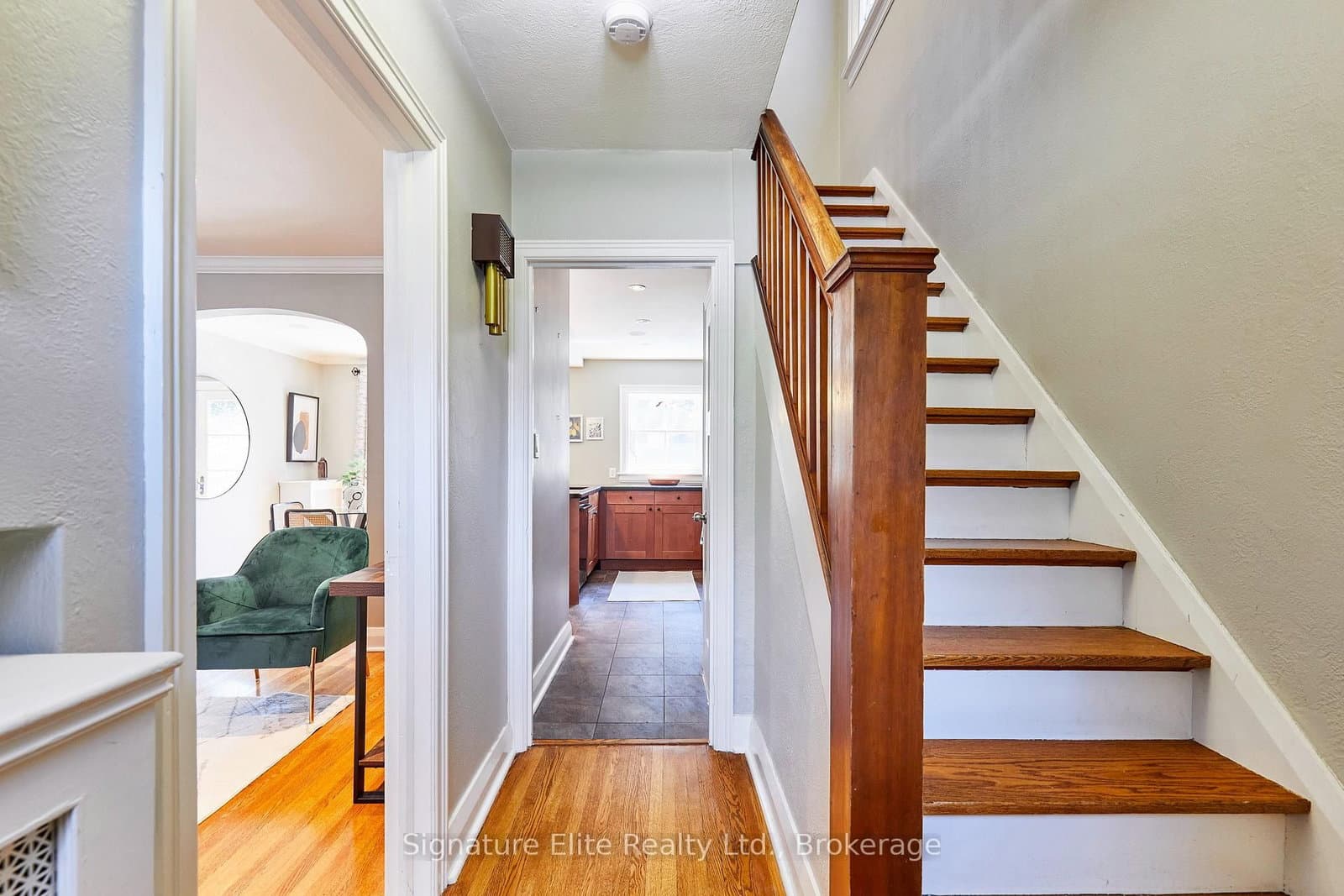 153 Parkhurst Boulevard thumbnail 4