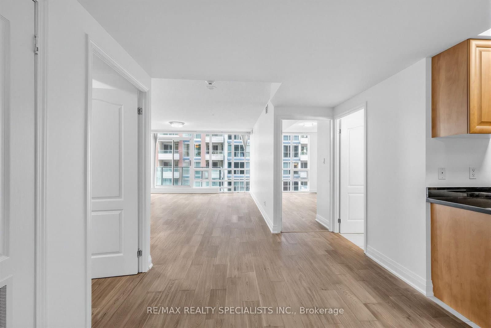 263 Wellington Street W, Unit 503 thumbnail 3