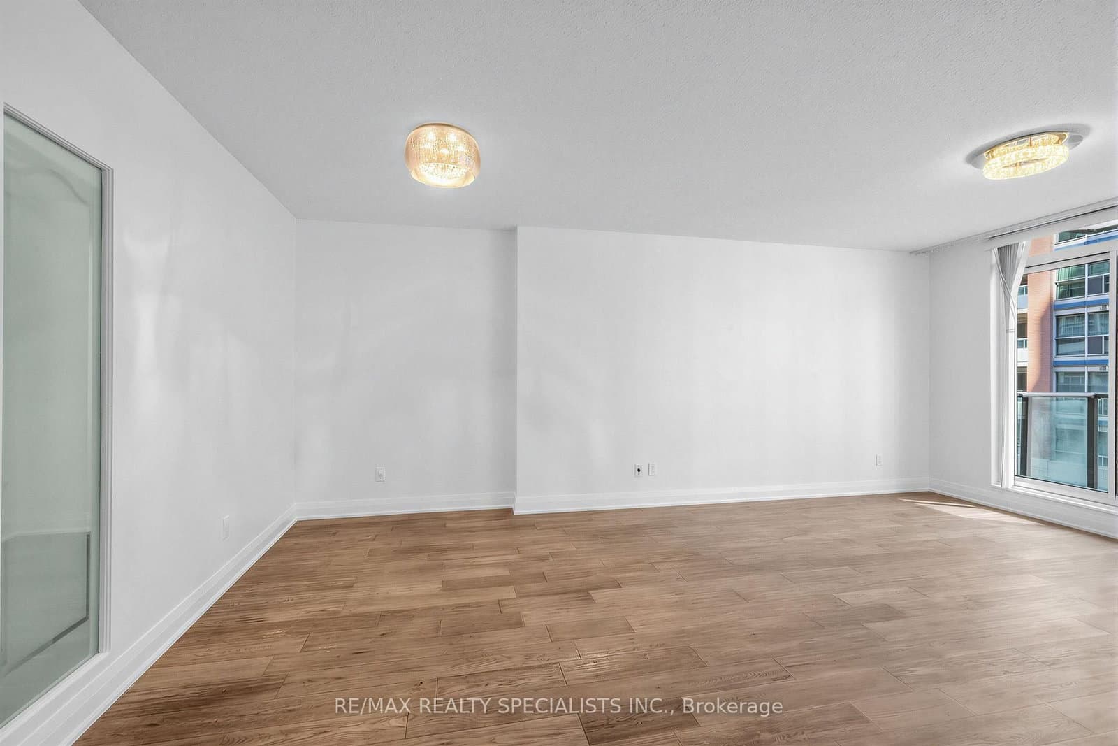 263 Wellington Street W, Unit 503 thumbnail 5