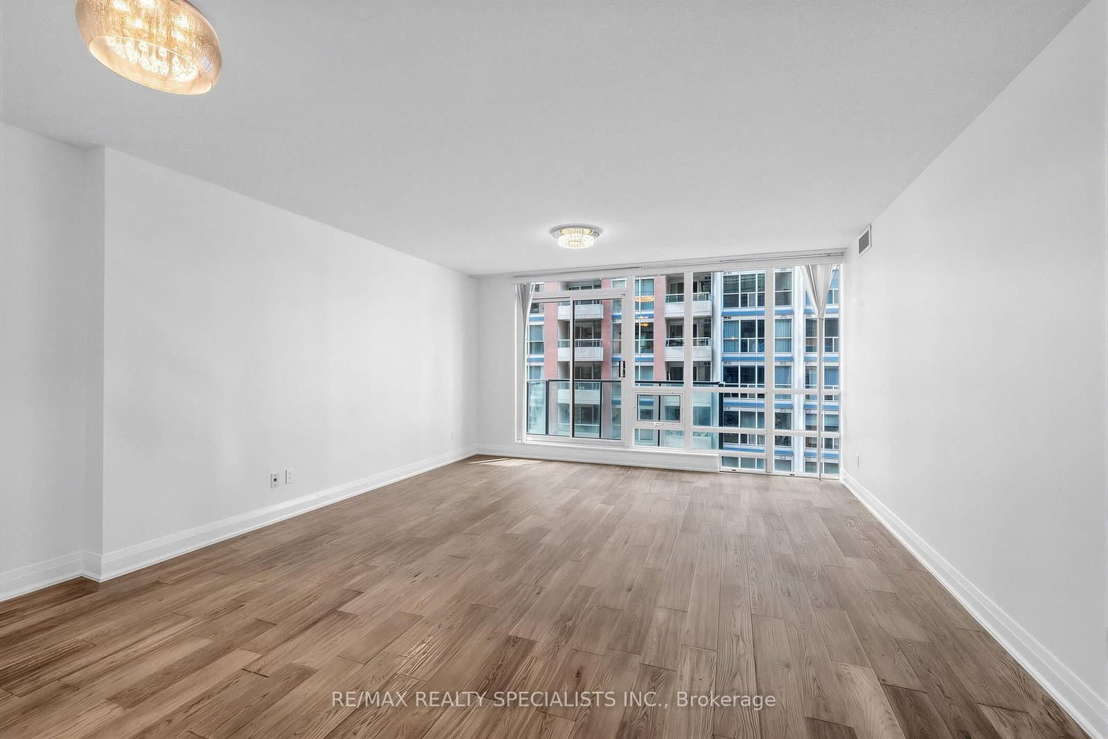 263 Wellington Street W, Unit 503 thumbnail 6