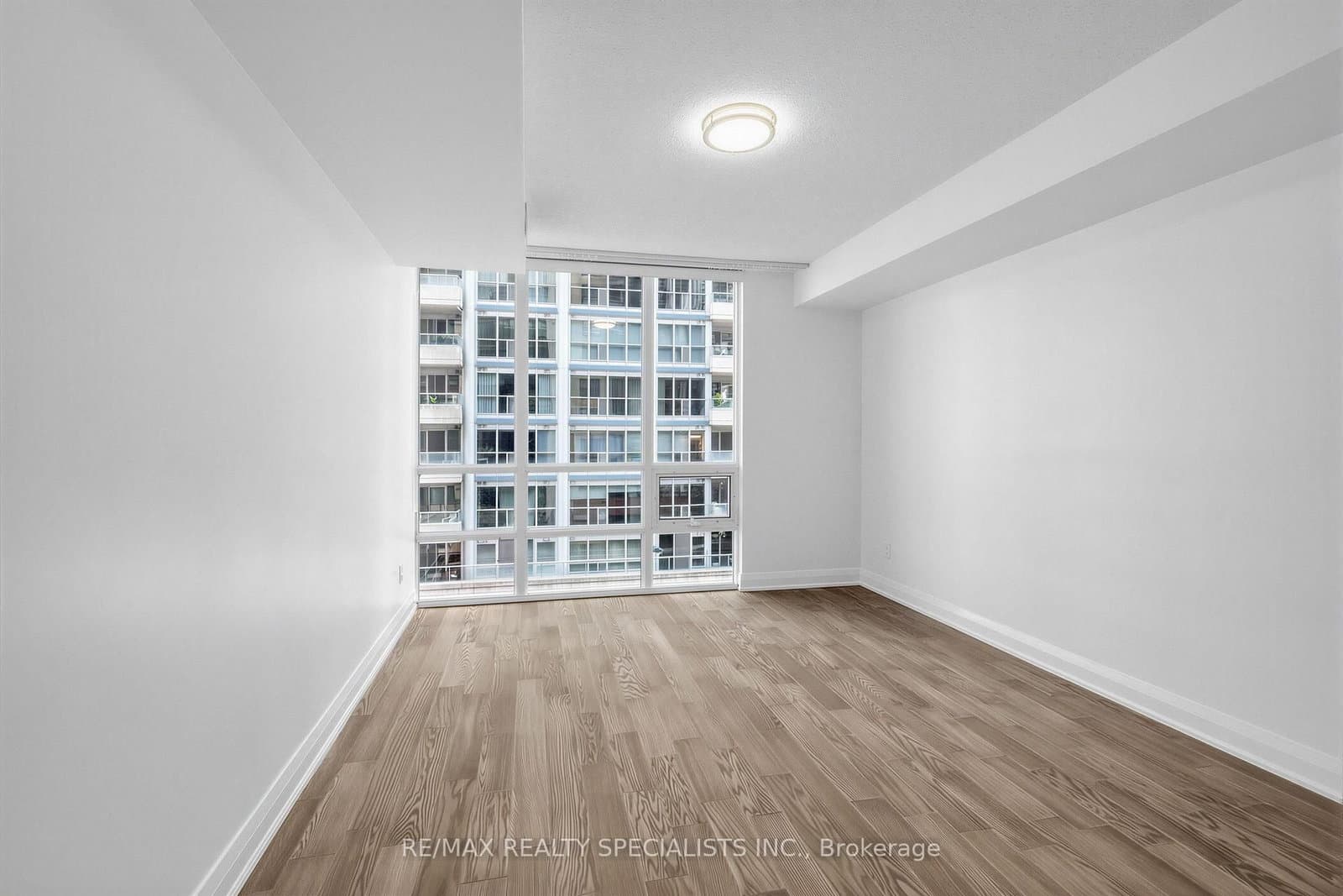 263 Wellington Street W, Unit 503 thumbnail 9
