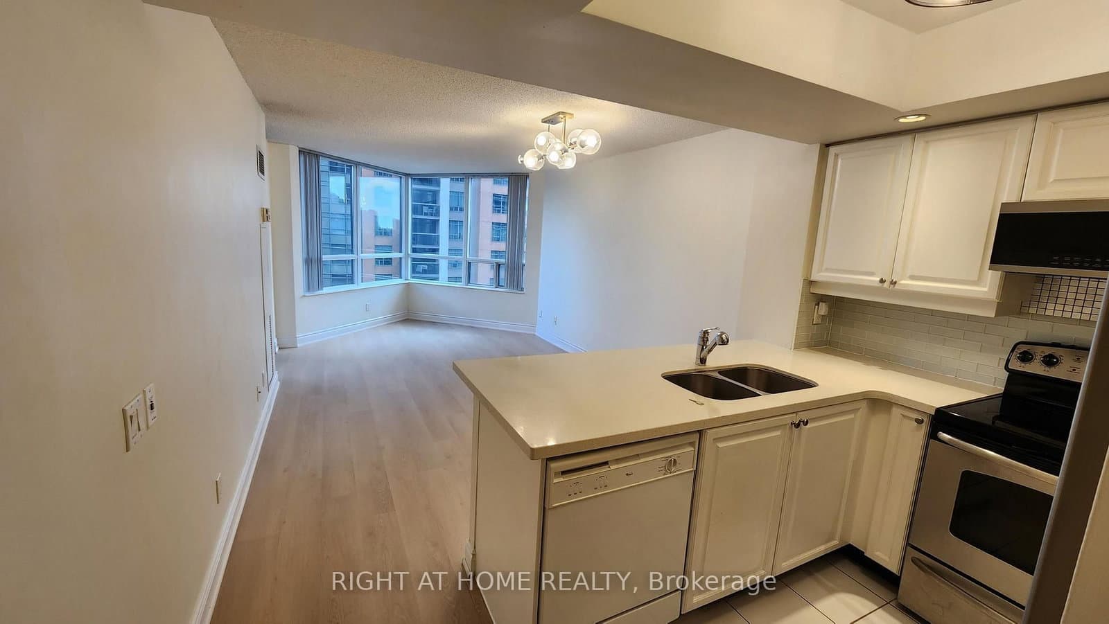 15 Northtown Way, Unit 521 thumbnail 2