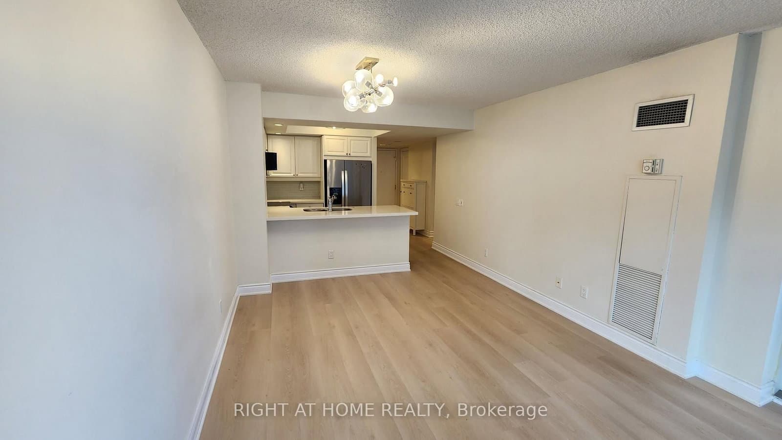 15 Northtown Way, Unit 521 thumbnail 3