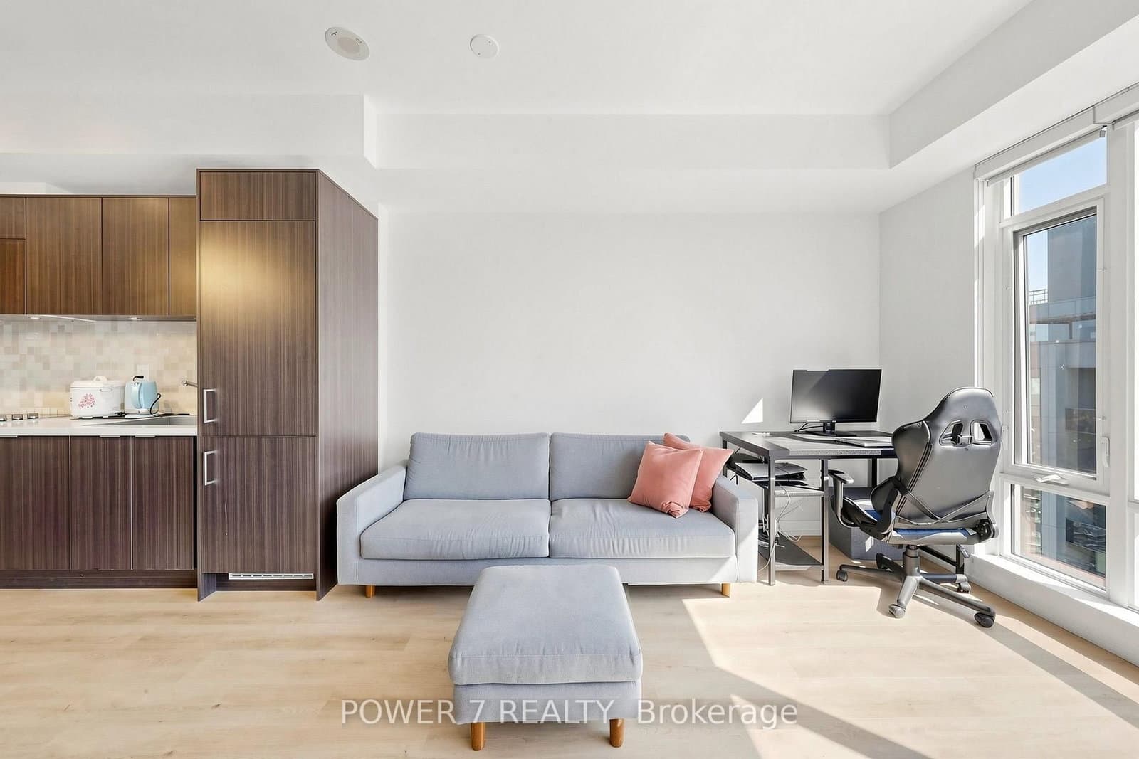 21 Widmer Street, Unit 4207 thumbnail 14
