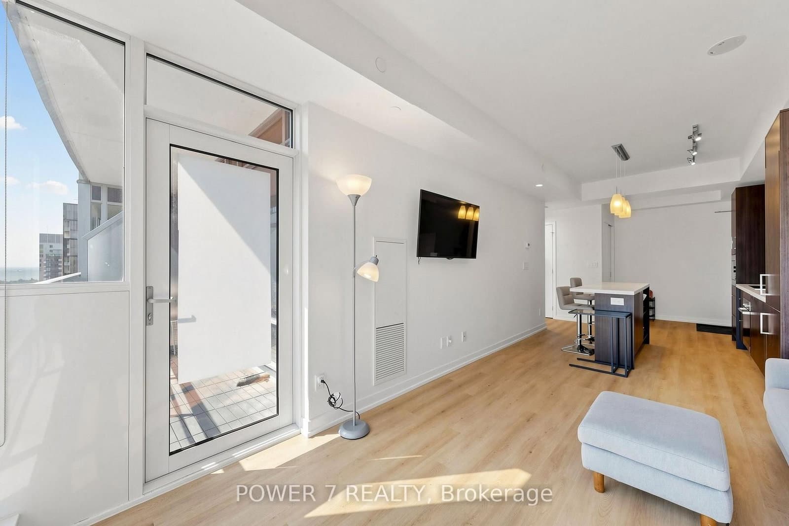 21 Widmer Street, Unit 4207 thumbnail 17