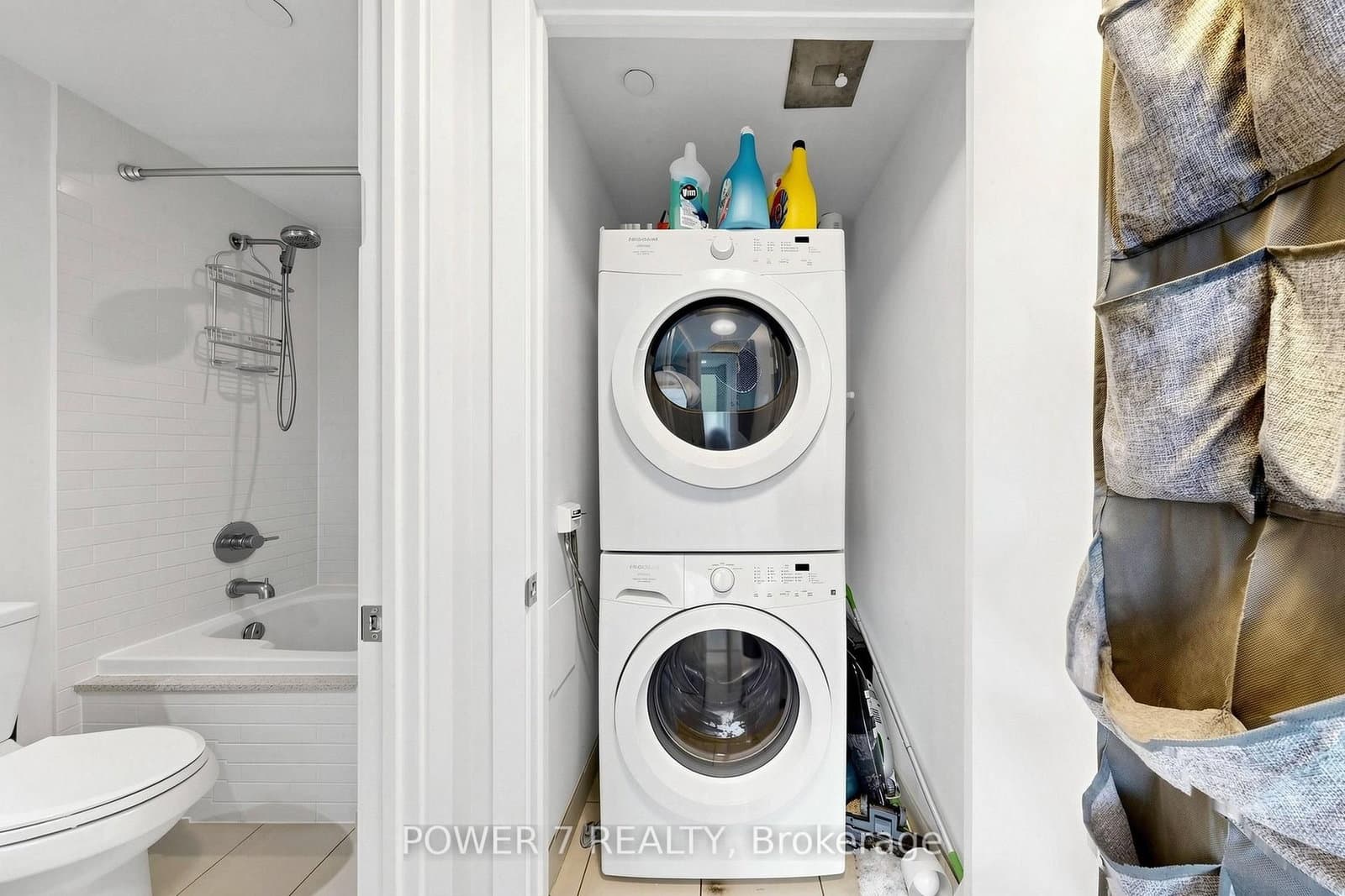 21 Widmer Street, Unit 4207 thumbnail 31