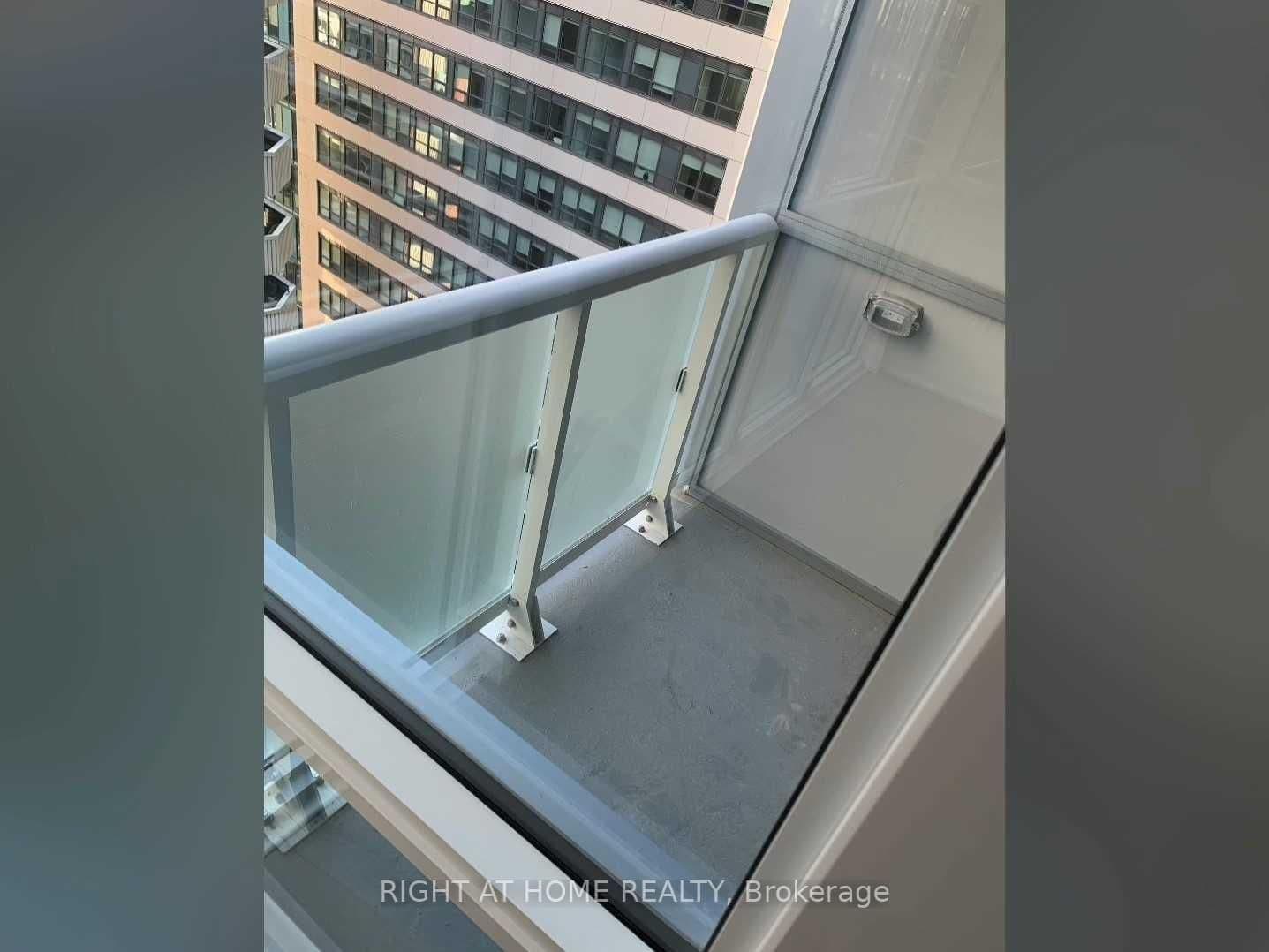 77 Mutual Street, Unit 1410 thumbnail 12