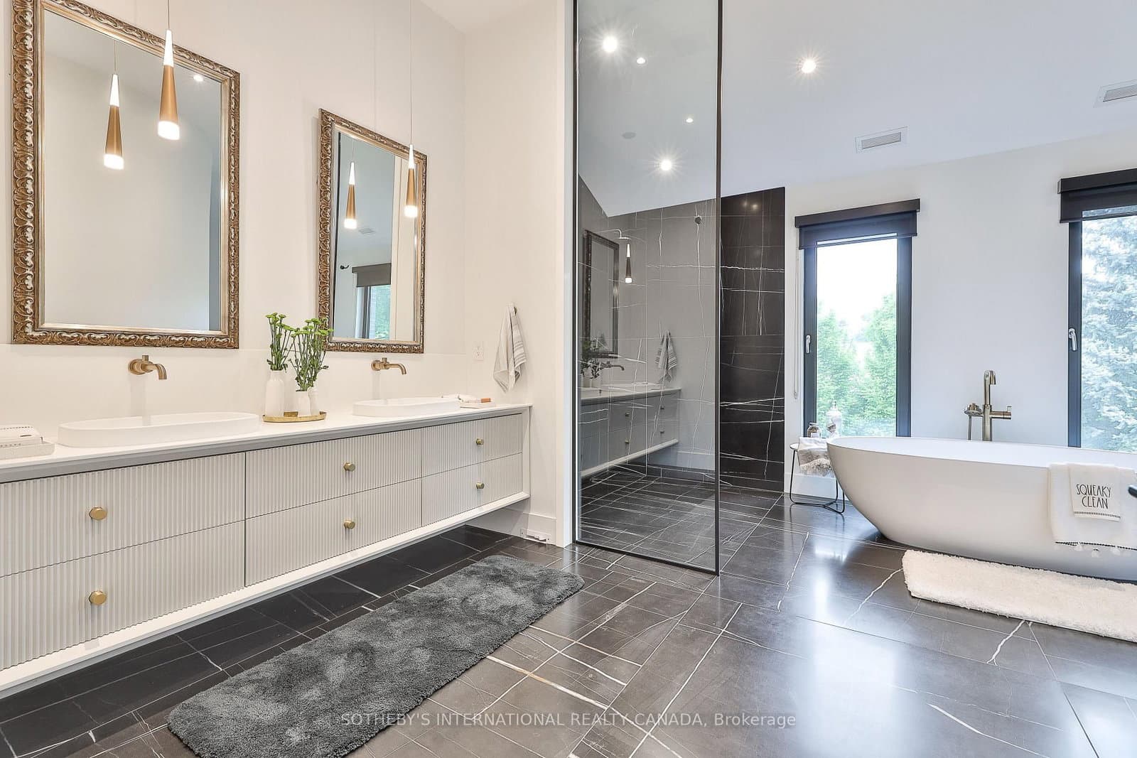 108 Stratford Crescent thumbnail 20