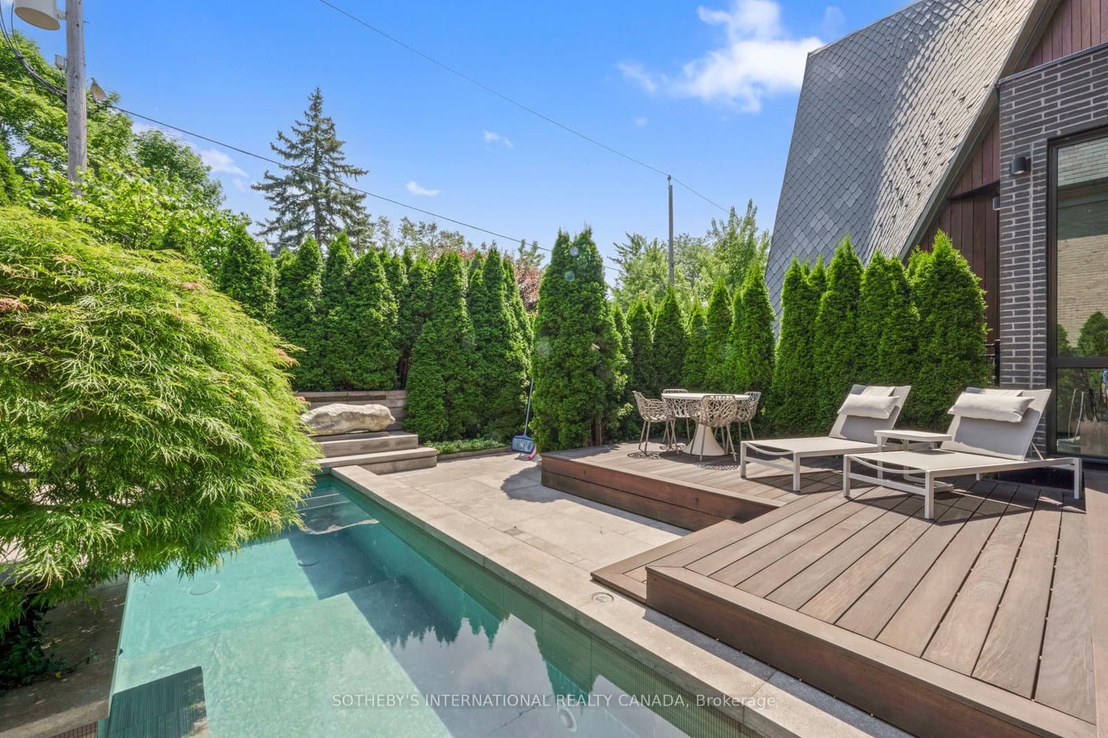 108 Stratford Crescent thumbnail 25
