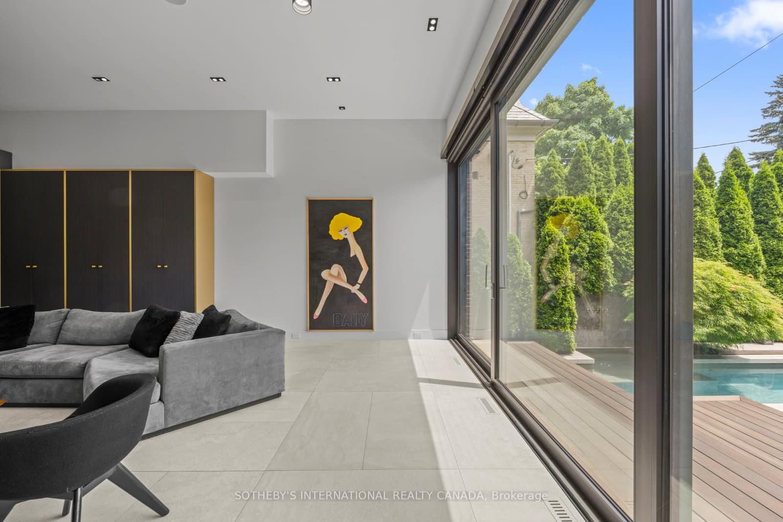 108 Stratford Crescent thumbnail 8