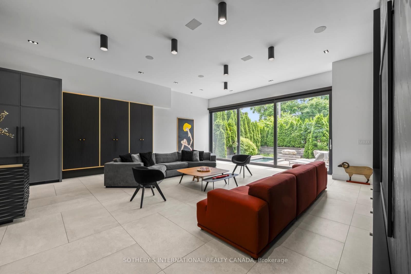 108 Stratford Crescent thumbnail 9