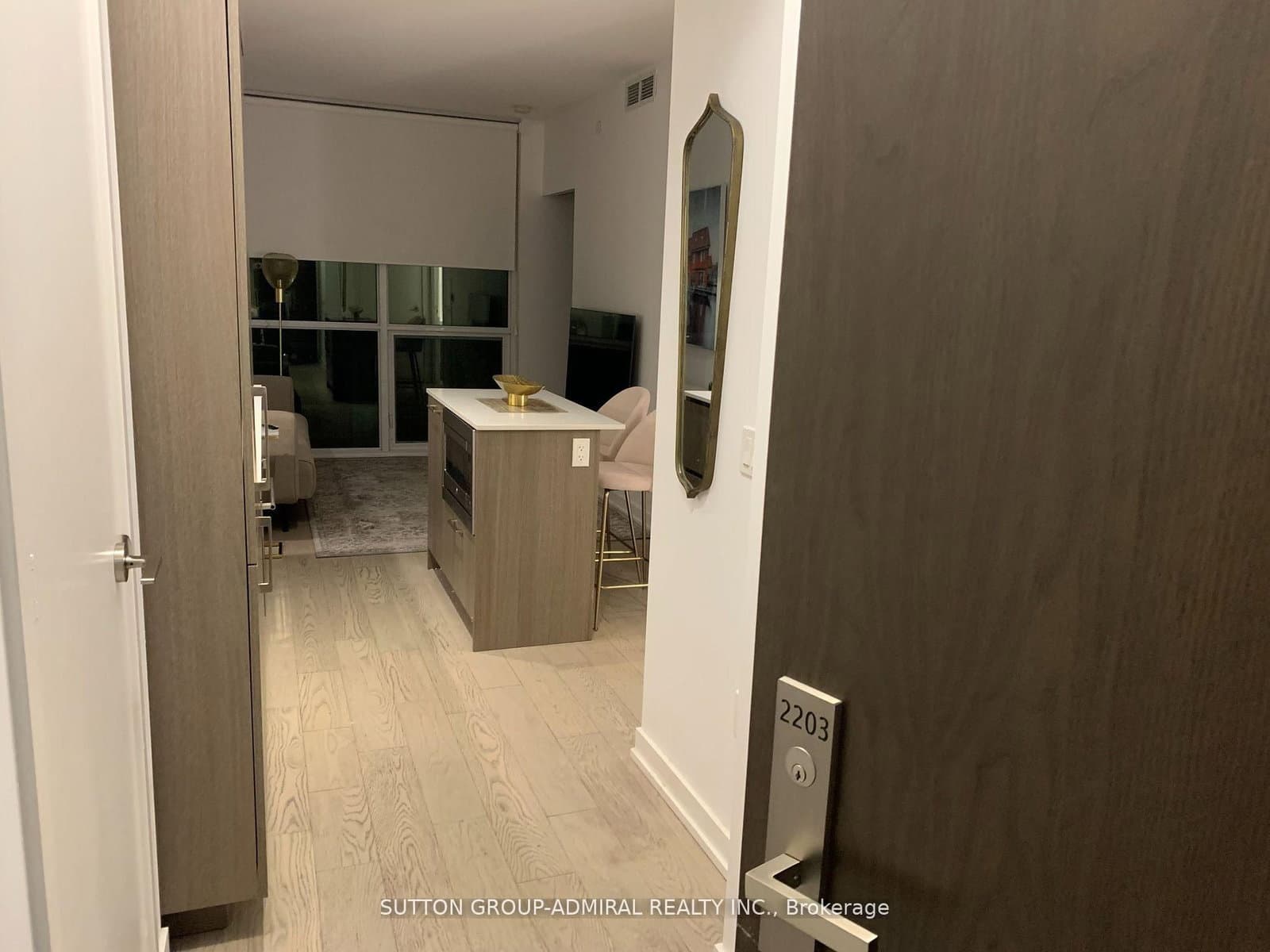 1 Yorkville Avenue, Unit 2203 thumbnail 10