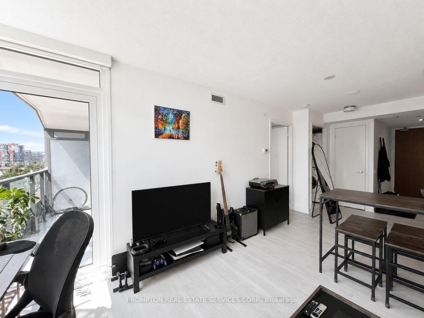 80 Queens Wharf Road, Unit 1015 thumbnail 9