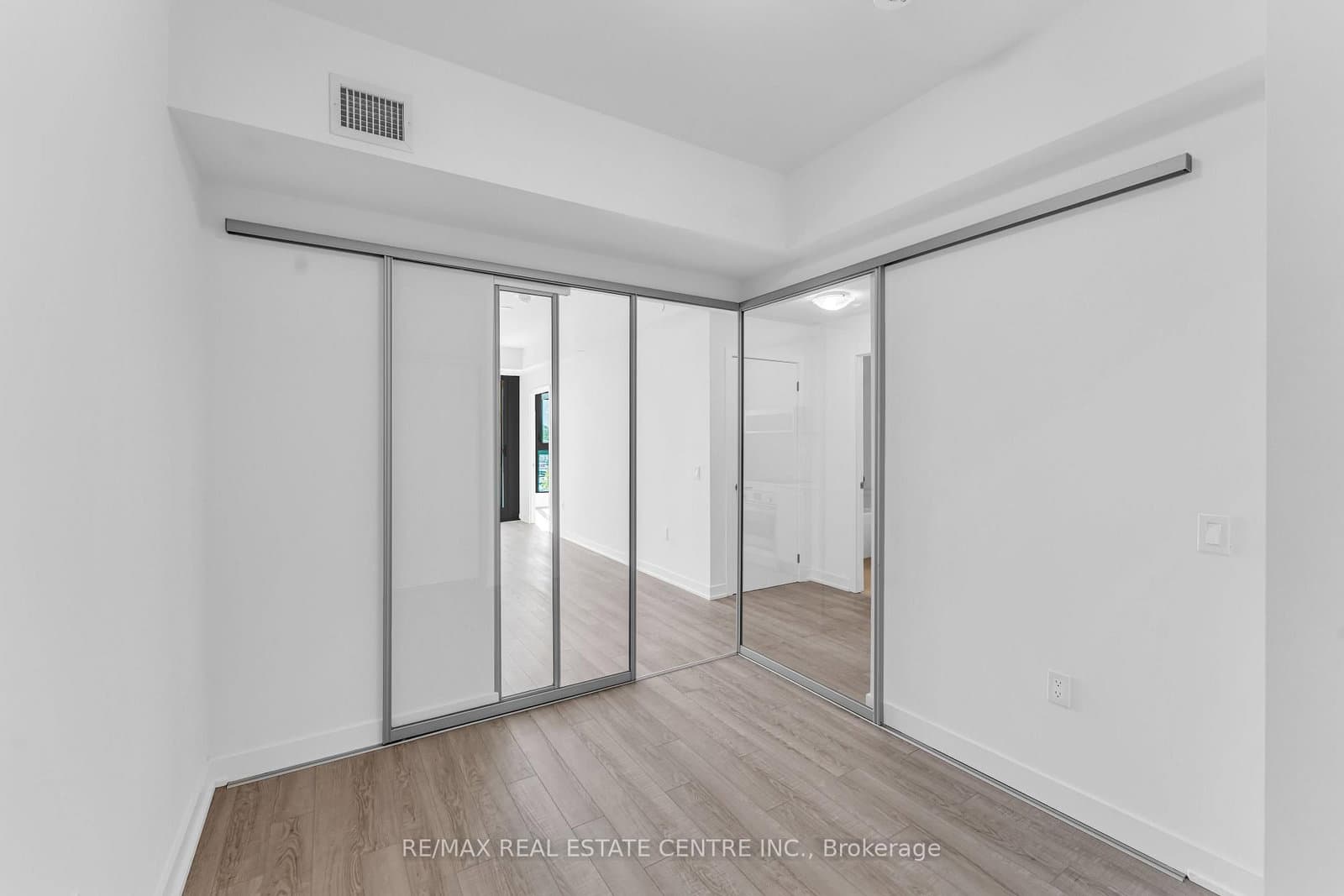 250 Lawrence Avenue W, Unit 422 thumbnail 16