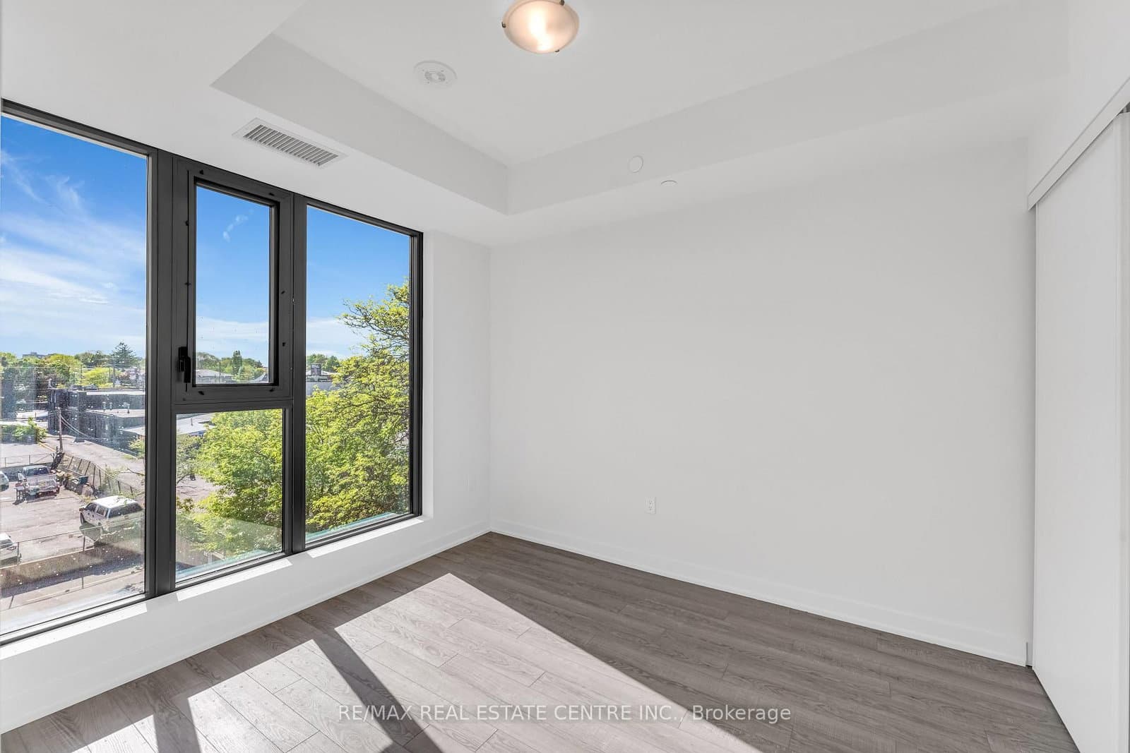 250 Lawrence Avenue W, Unit 422 thumbnail 17
