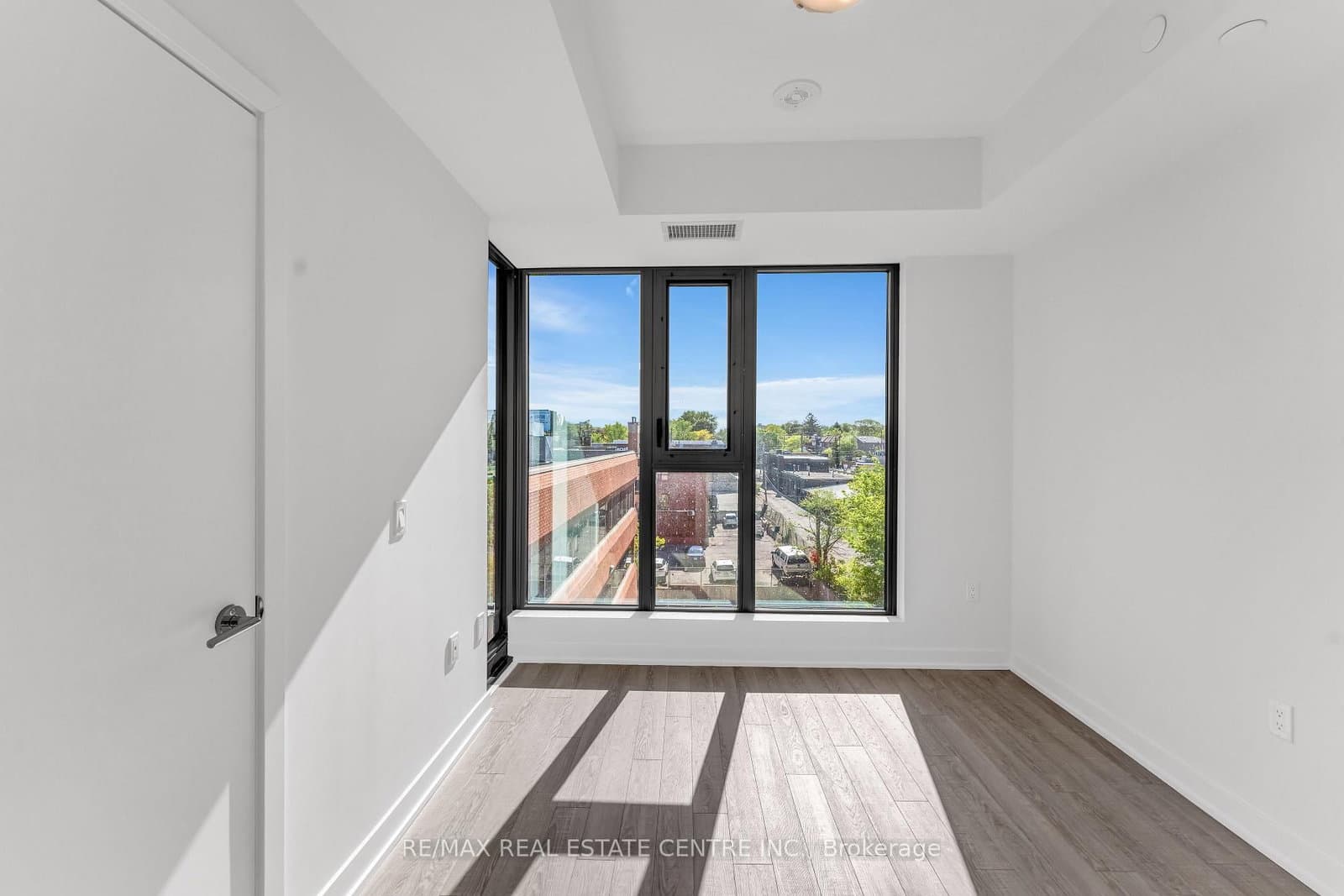 250 Lawrence Avenue W, Unit 422 thumbnail 18