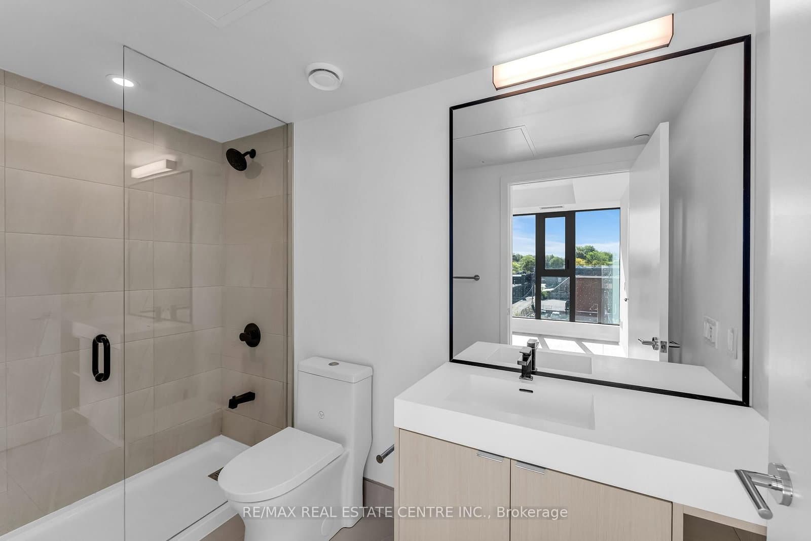 250 Lawrence Avenue W, Unit 422 thumbnail 21