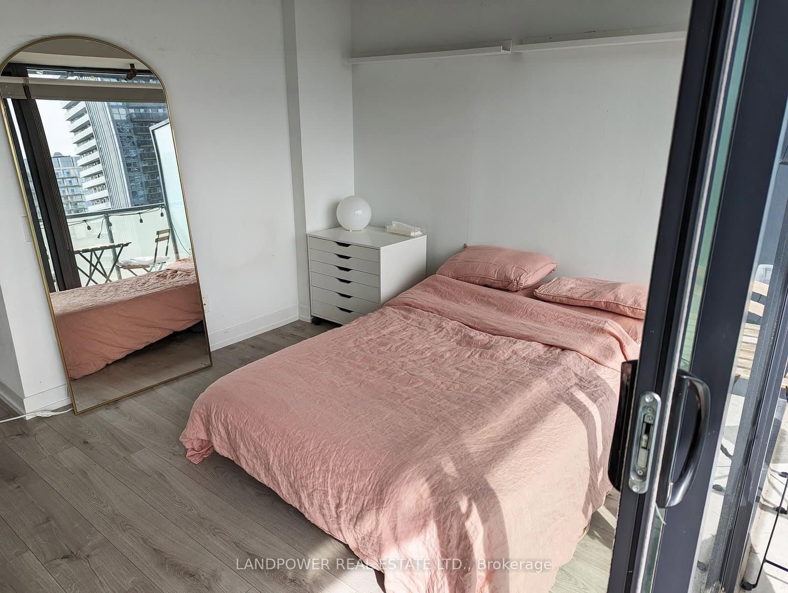 161 Roehampton Avenue, Unit 1611 thumbnail 12
