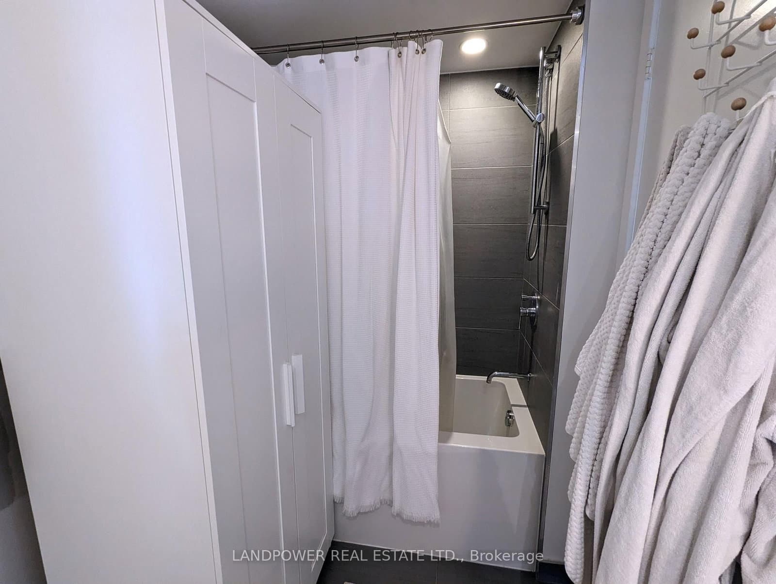 161 Roehampton Avenue, Unit 1611 thumbnail 8