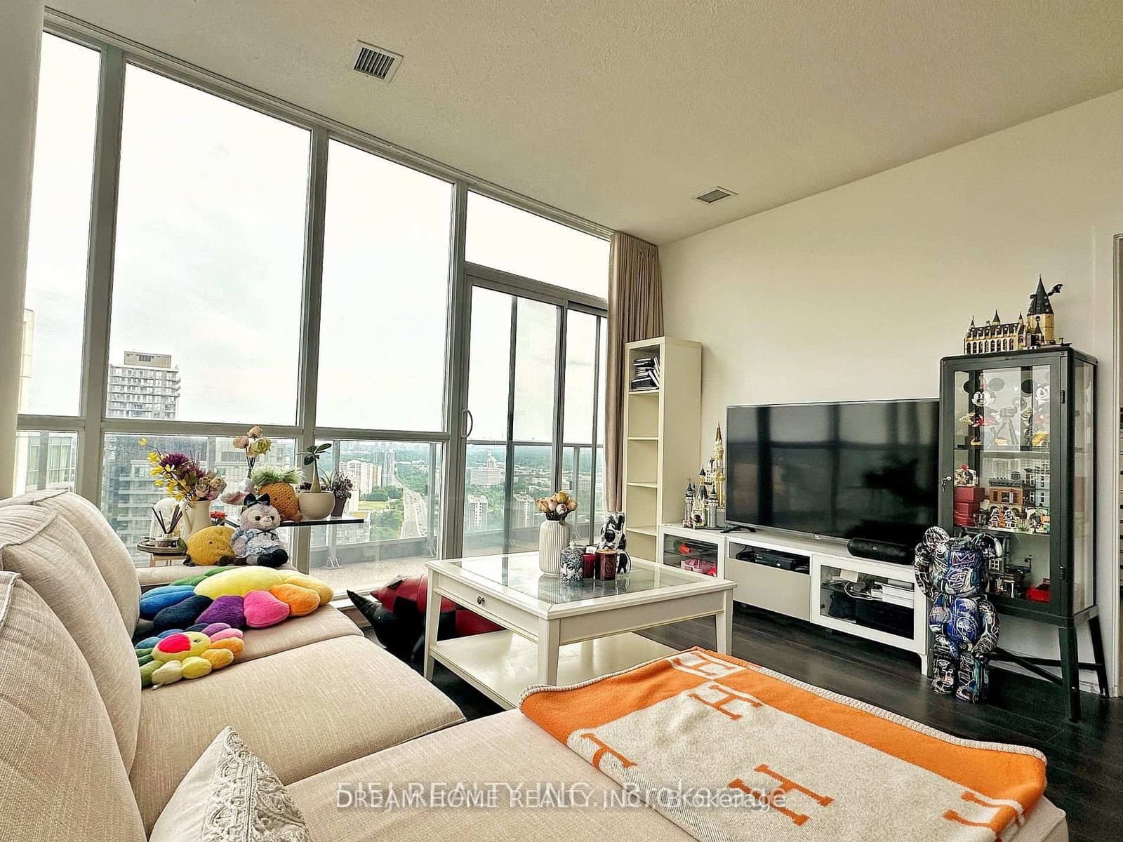66 Forest Manor Road, Unit 2608 thumbnail 4