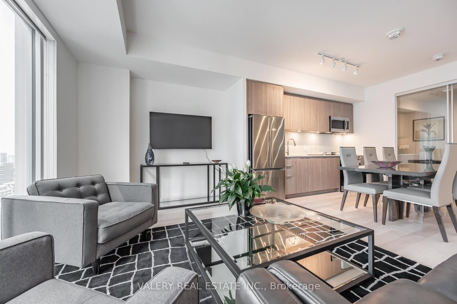 357 King Street W, Unit 3109 thumbnail 3
