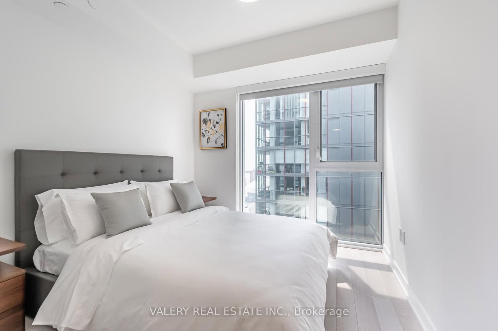 357 King Street W, Unit 3109 thumbnail 8