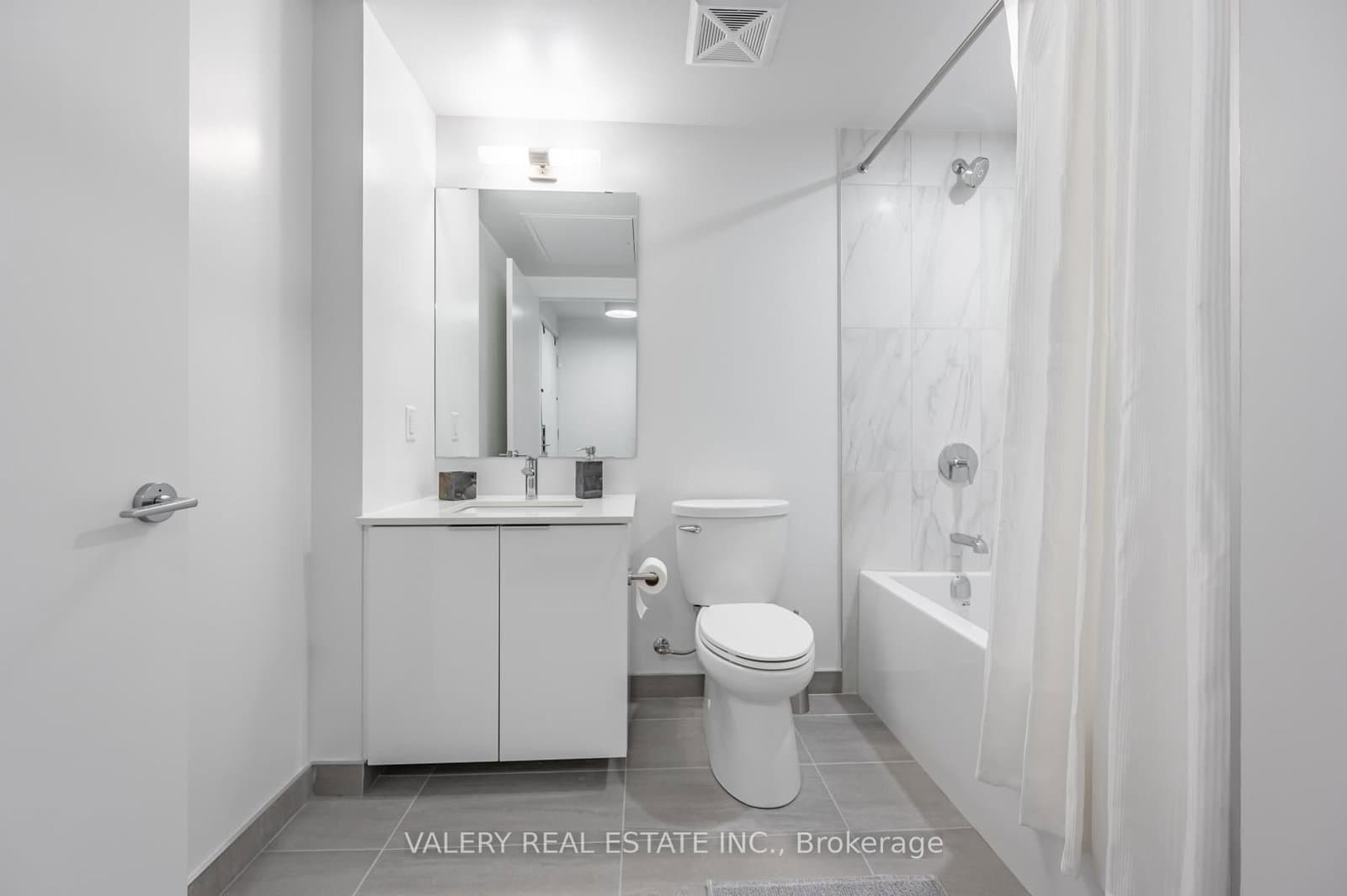 357 King Street W, Unit 3109 thumbnail 10
