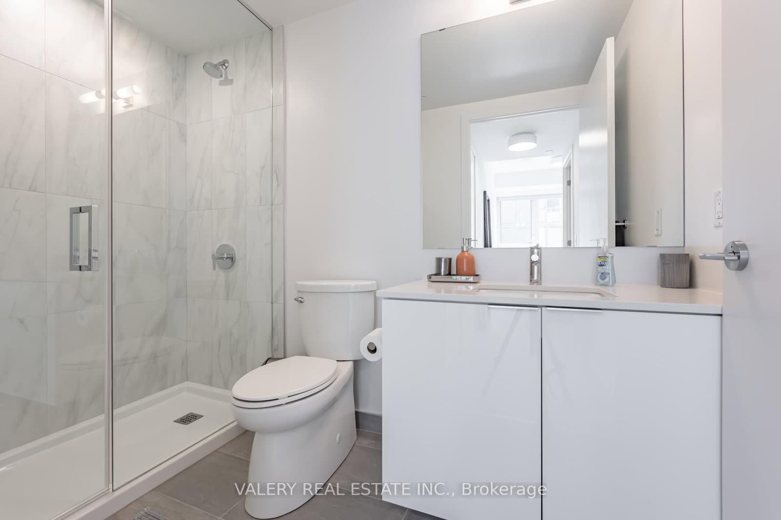 357 King Street W, Unit 3109 thumbnail 13