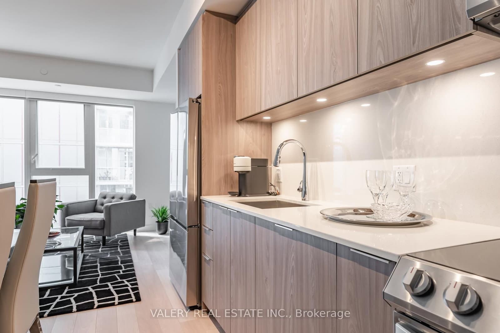 357 King Street W, Unit 3109 thumbnail 2
