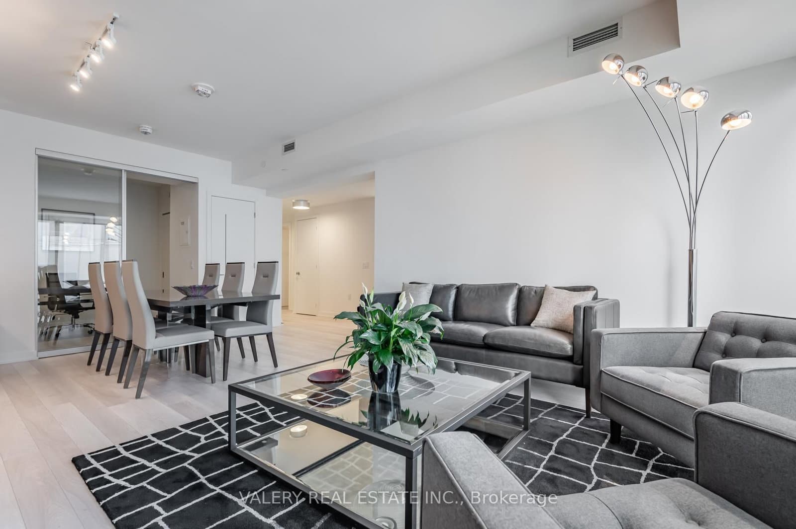 357 King Street W, Unit 3109 thumbnail 6