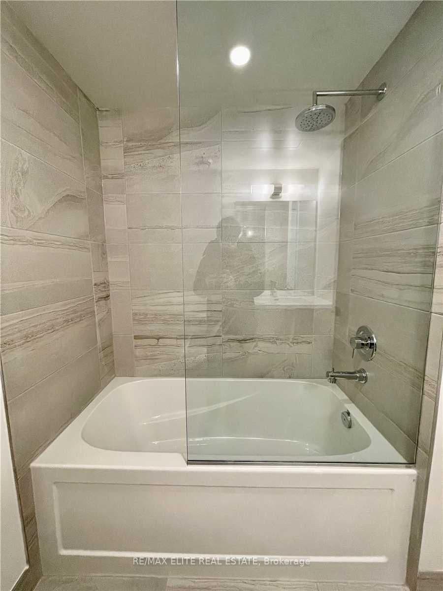138 Downes Street, Unit 1912 thumbnail 3
