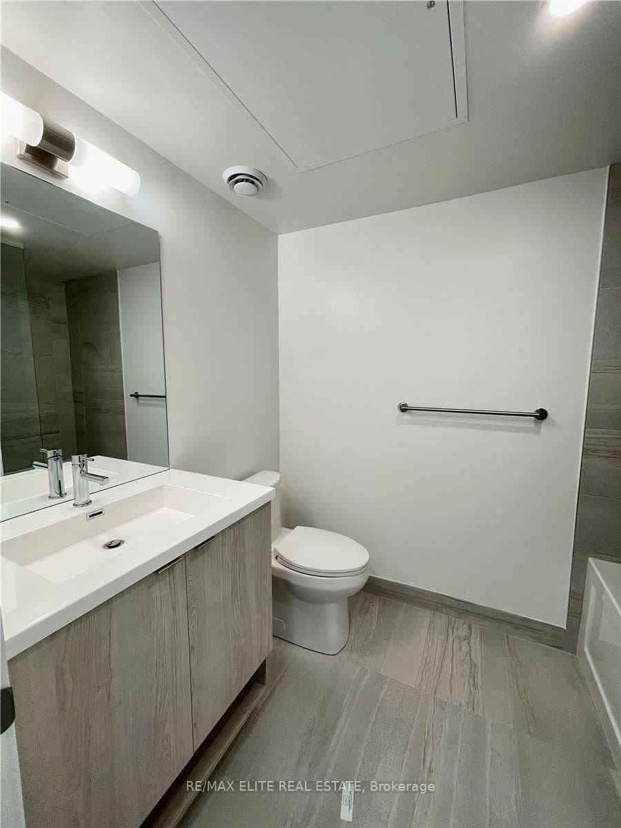 138 Downes Street, Unit 1912 thumbnail 4