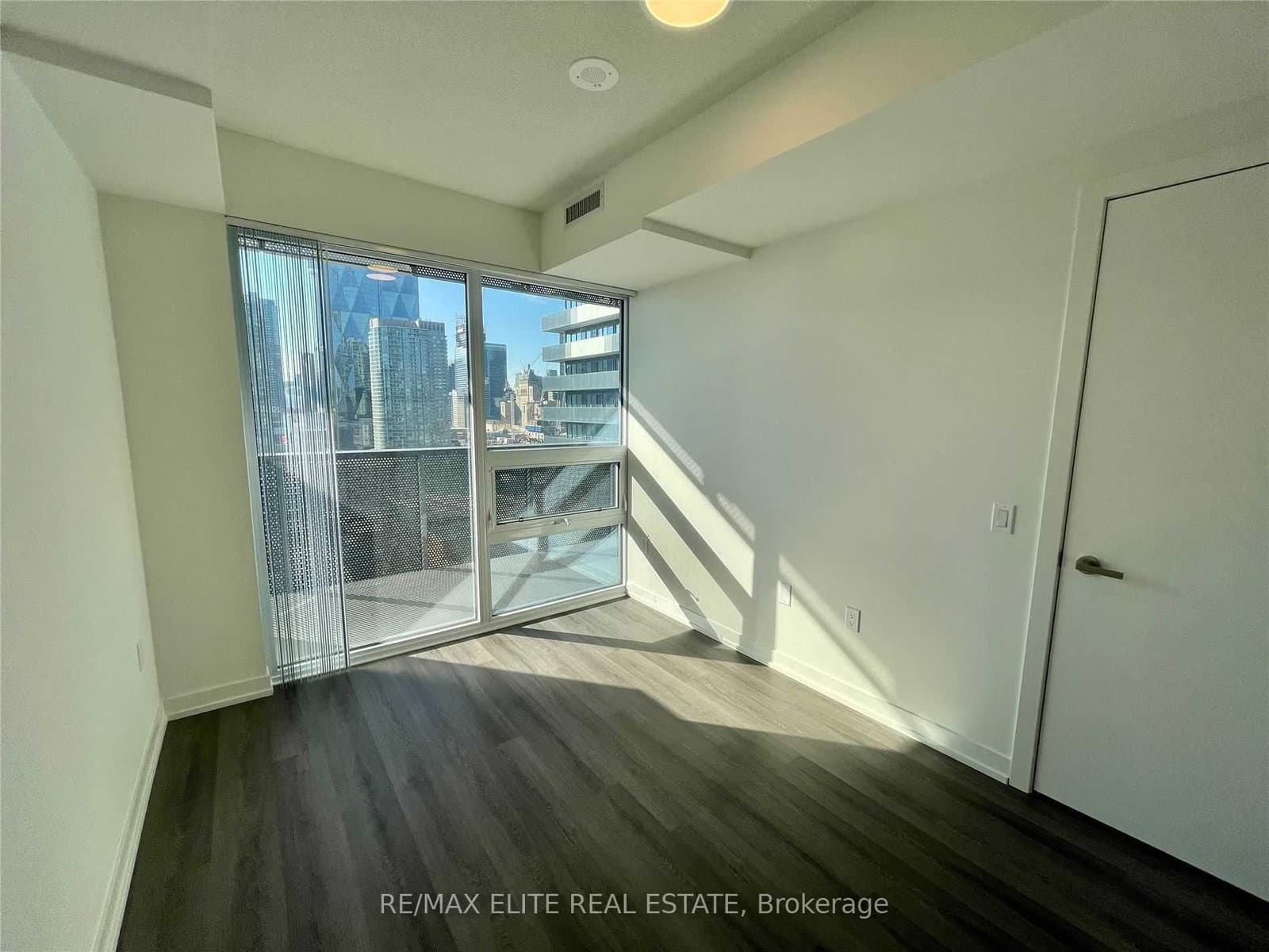 138 Downes Street, Unit 1912 thumbnail 5
