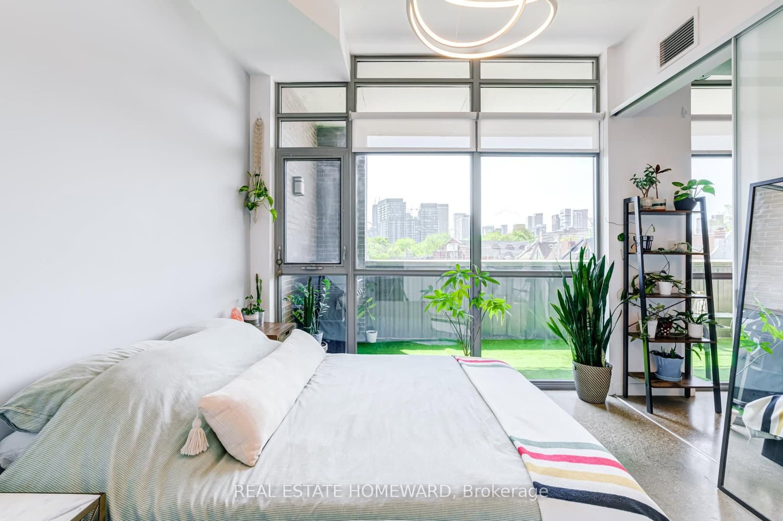 549 King Street E, Unit 310 thumbnail 12