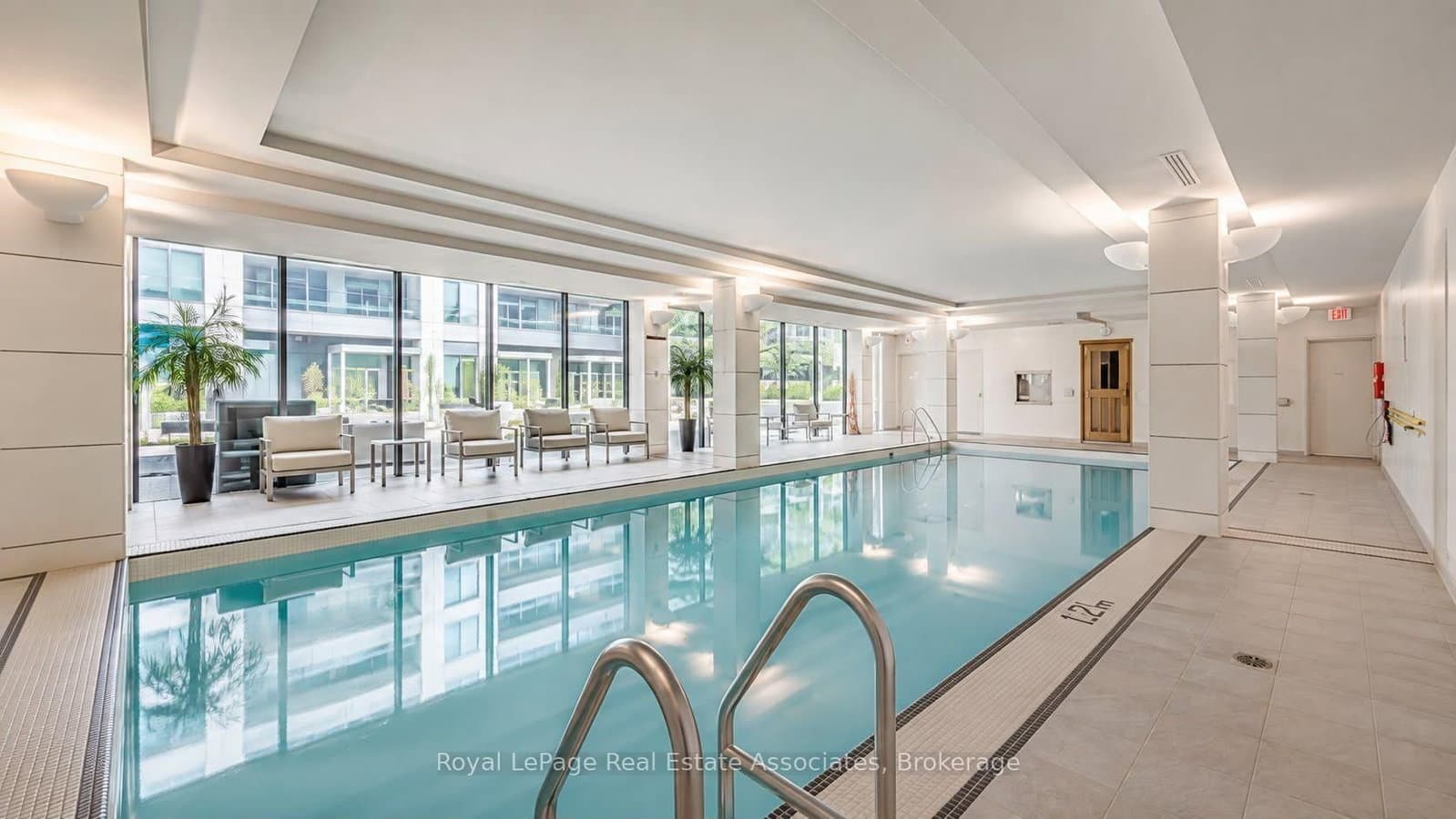 19 Grand Trunk Crescent, Unit 1910 thumbnail 10