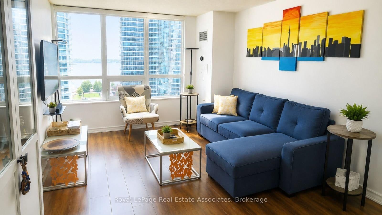 19 Grand Trunk Crescent, Unit 1910 thumbnail 17