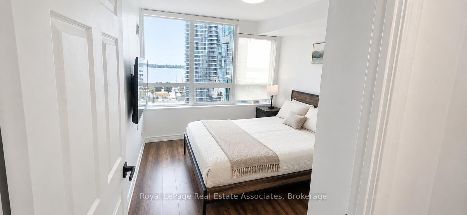 19 Grand Trunk Crescent, Unit 1910 thumbnail 21