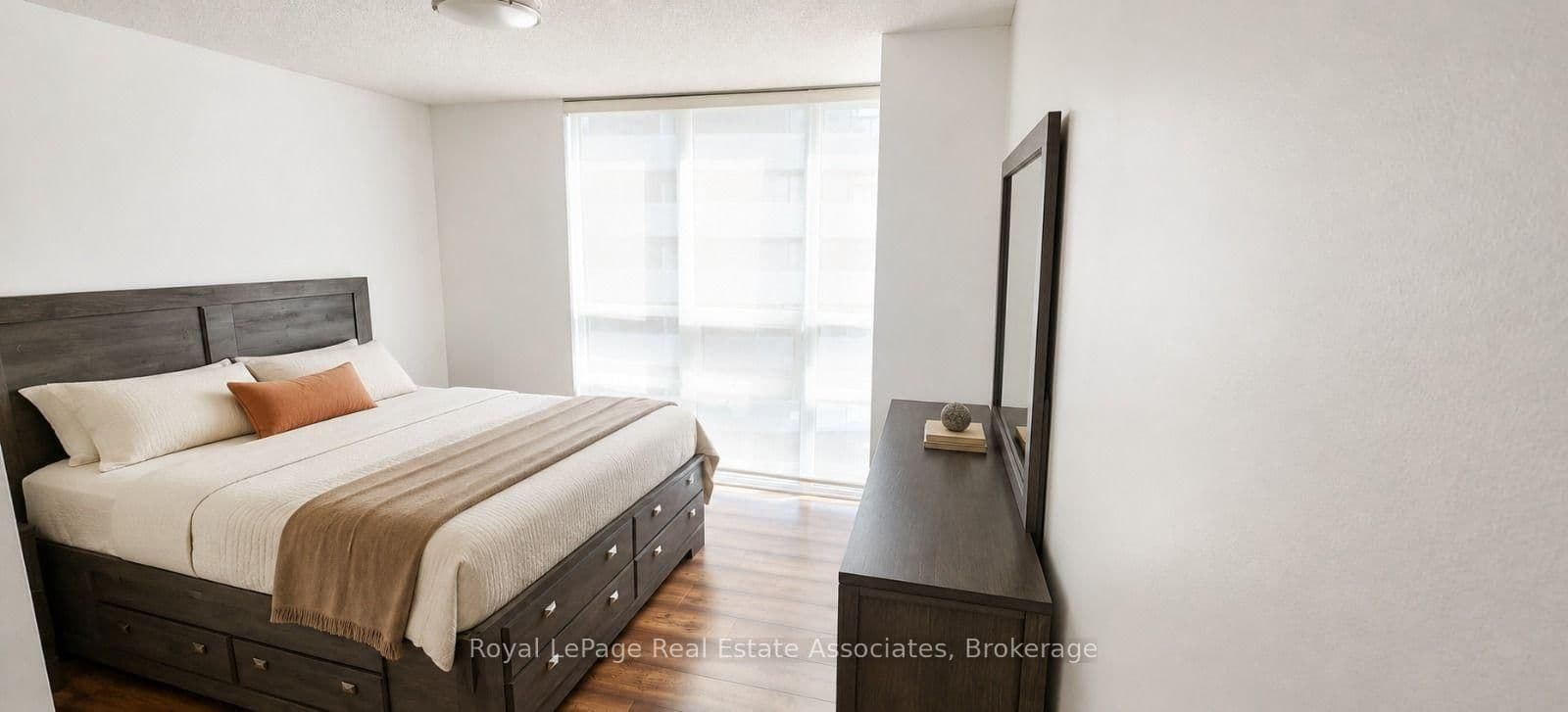 19 Grand Trunk Crescent, Unit 1910 thumbnail 22