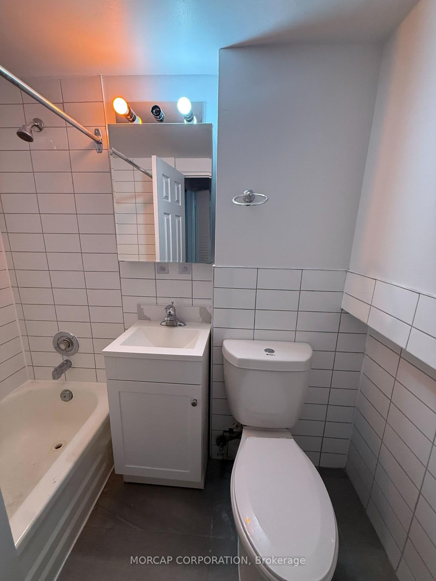 25 Bedford Road, Unit 205 thumbnail 7